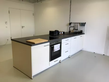 Image 1: picture of the kitchenette of the Living Lab at TUM Campus in Olympiapark 
