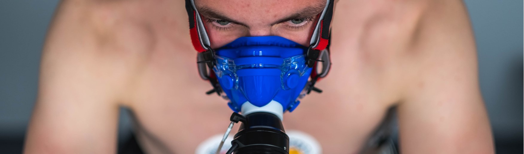  Man with breathing mask during a spiroergometry